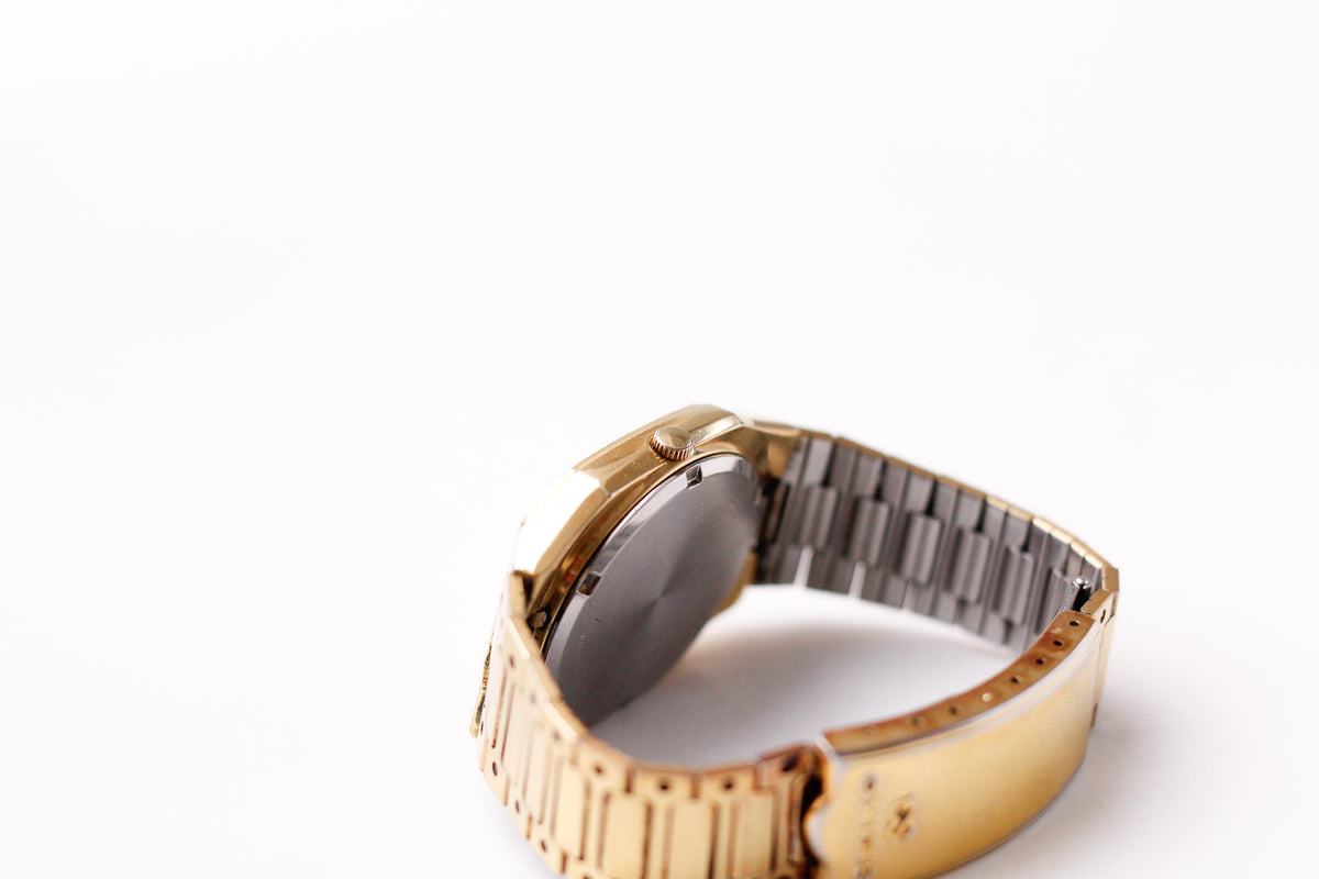 1982 Seiko SQ Golden Waffle Dial 'Baby Santos Tank' Men's Wrist-Watch