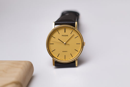 2001 Pulsar Quartz Straight Grain Golden Dial Men's Wrist-Watch