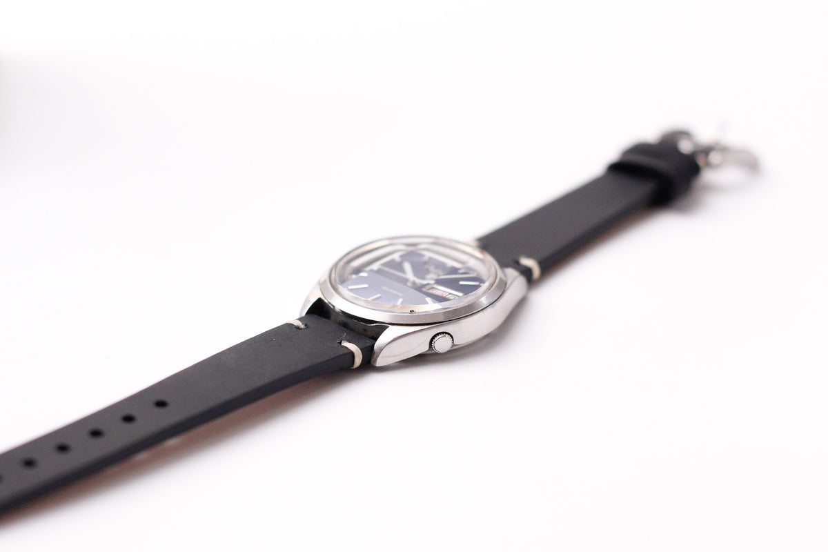 1977 Pulsar Quartz Marine Blue Dial Faceted Crystal Men's Wrist-Watch
