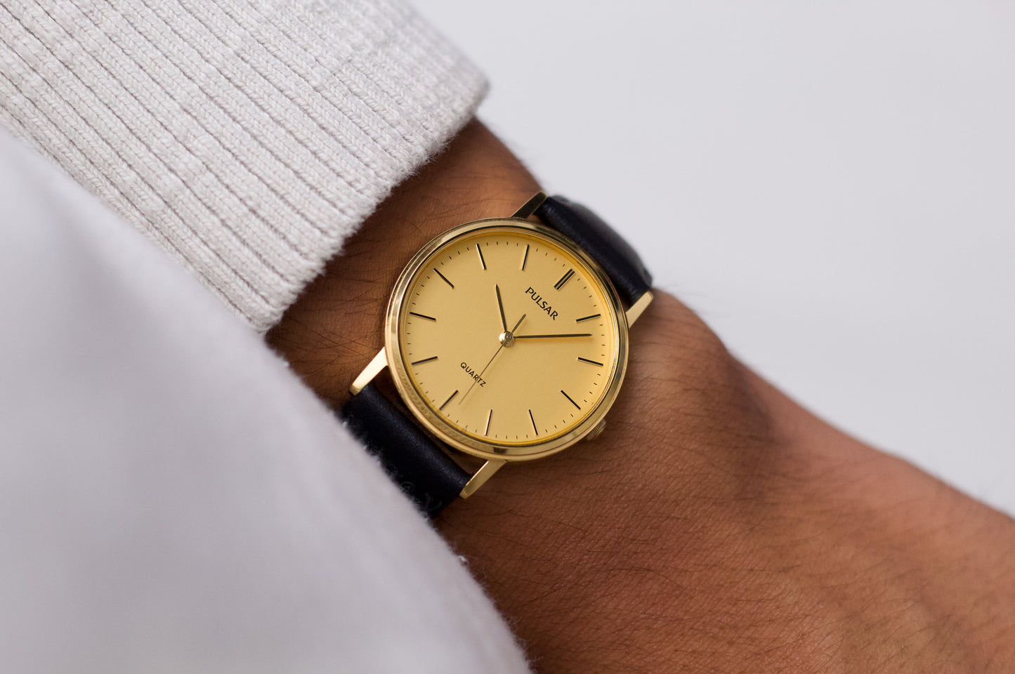 2001 Pulsar Quartz Straight Grain Golden Dial Men's Wrist-Watch