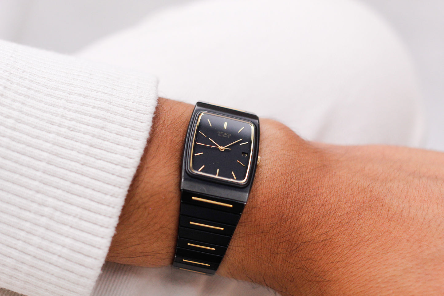 1985 Seiko Quartz Matte Black Dial Two Tone Black Case Men's Wrist-Watch
