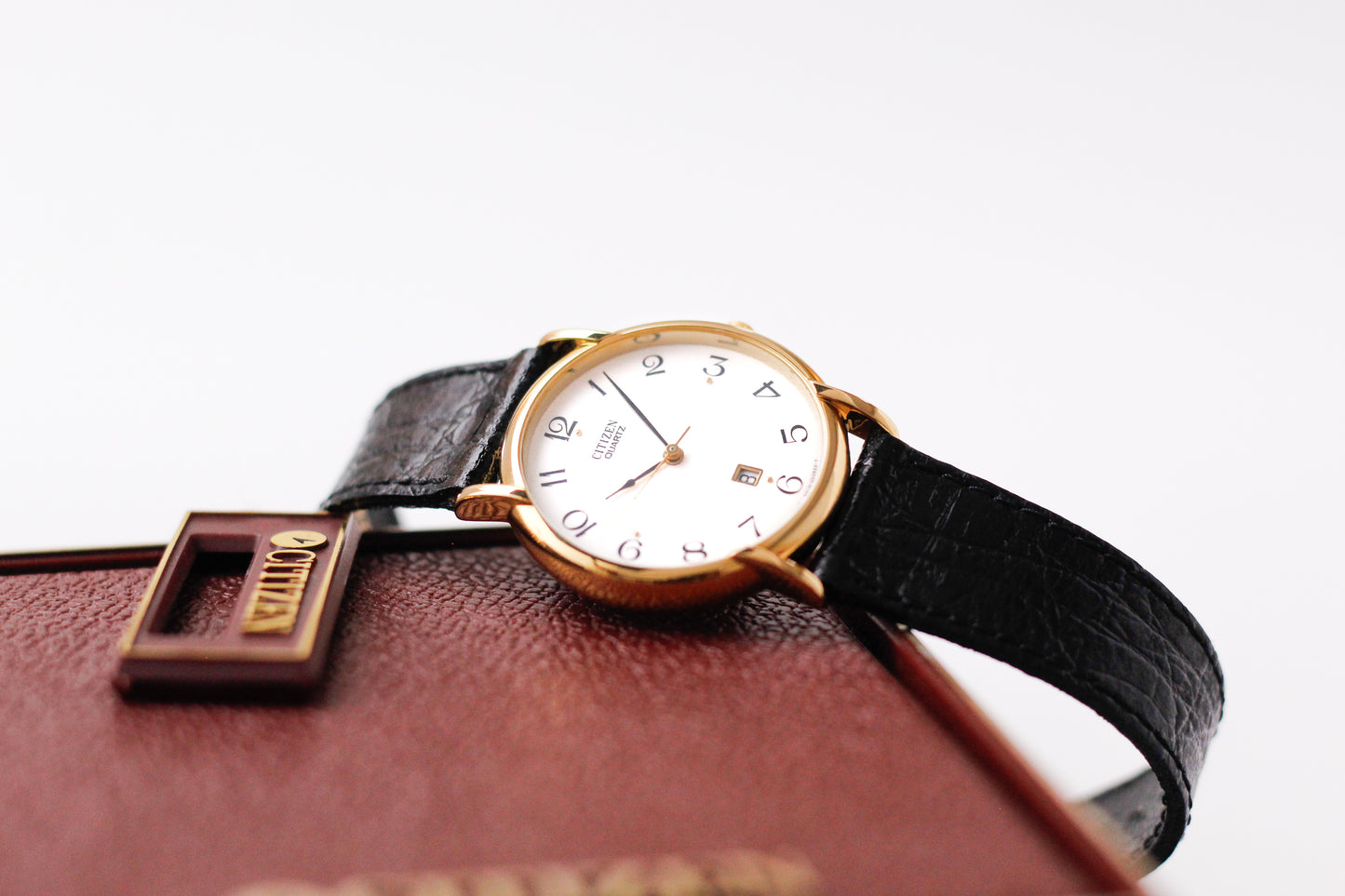 [New Old Stock] 1999 Citizen Quartz Stark White Dial Men's Wrist-Watch W/Box & Tag