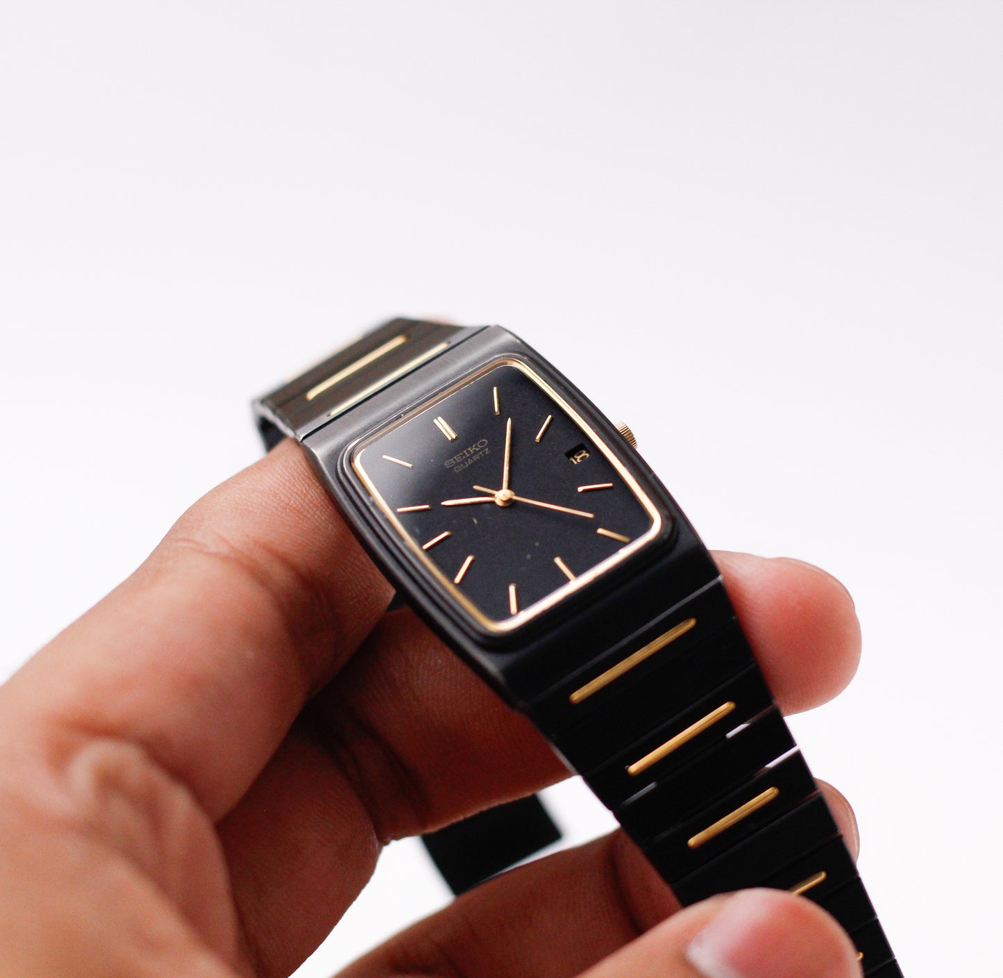 1985 Seiko Quartz Matte Black Dial Two Tone Black Case Men's Wrist-Watch