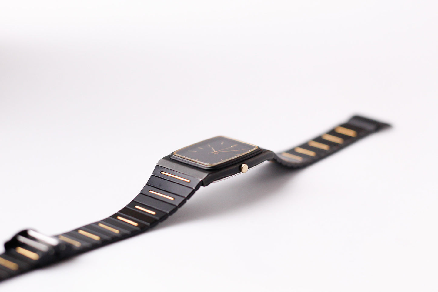 1985 Seiko Quartz Matte Black Dial Two Tone Black Case Men's Wrist-Watch