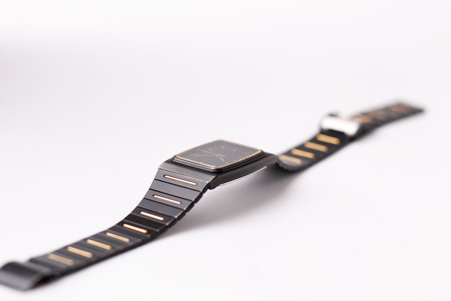 1985 Seiko Quartz Matte Black Dial Two Tone Black Case Men's Wrist-Watch