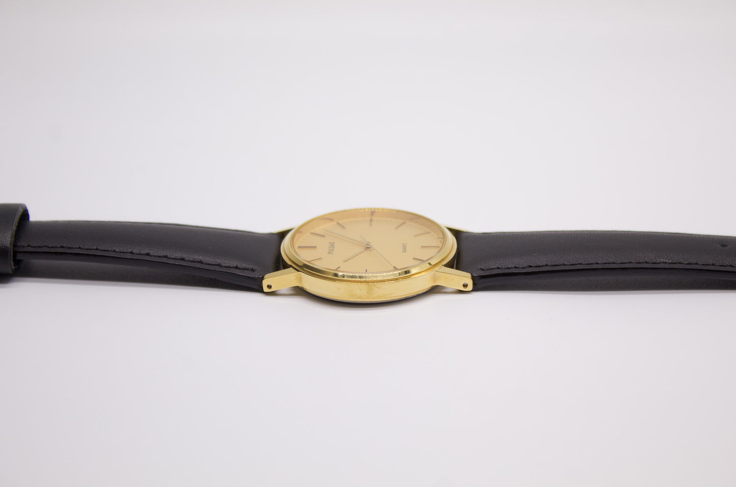2001 Pulsar Quartz Straight Grain Golden Dial Men's Wrist-Watch
