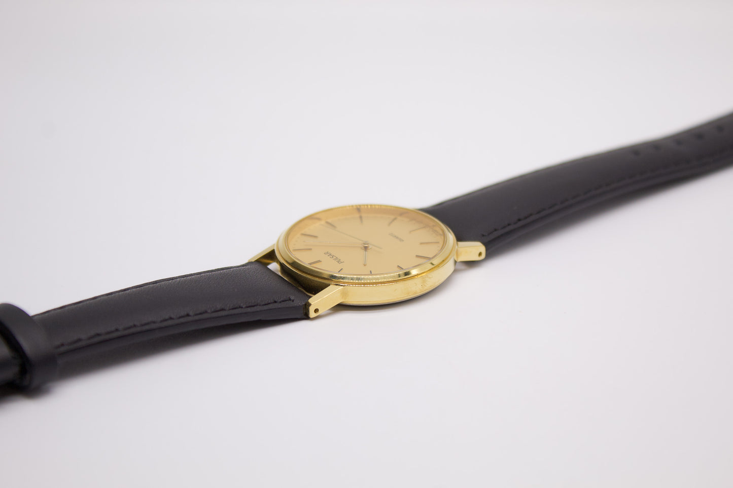 2001 Pulsar Quartz Straight Grain Golden Dial Men's Wrist-Watch