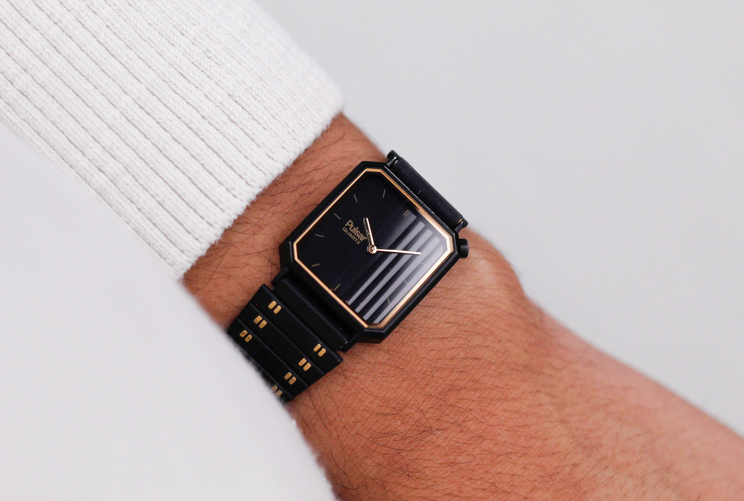 [Mint] 1996 Pulsar Quartz Bi-Textured Inky Black Dial Men's Wrist-Watch