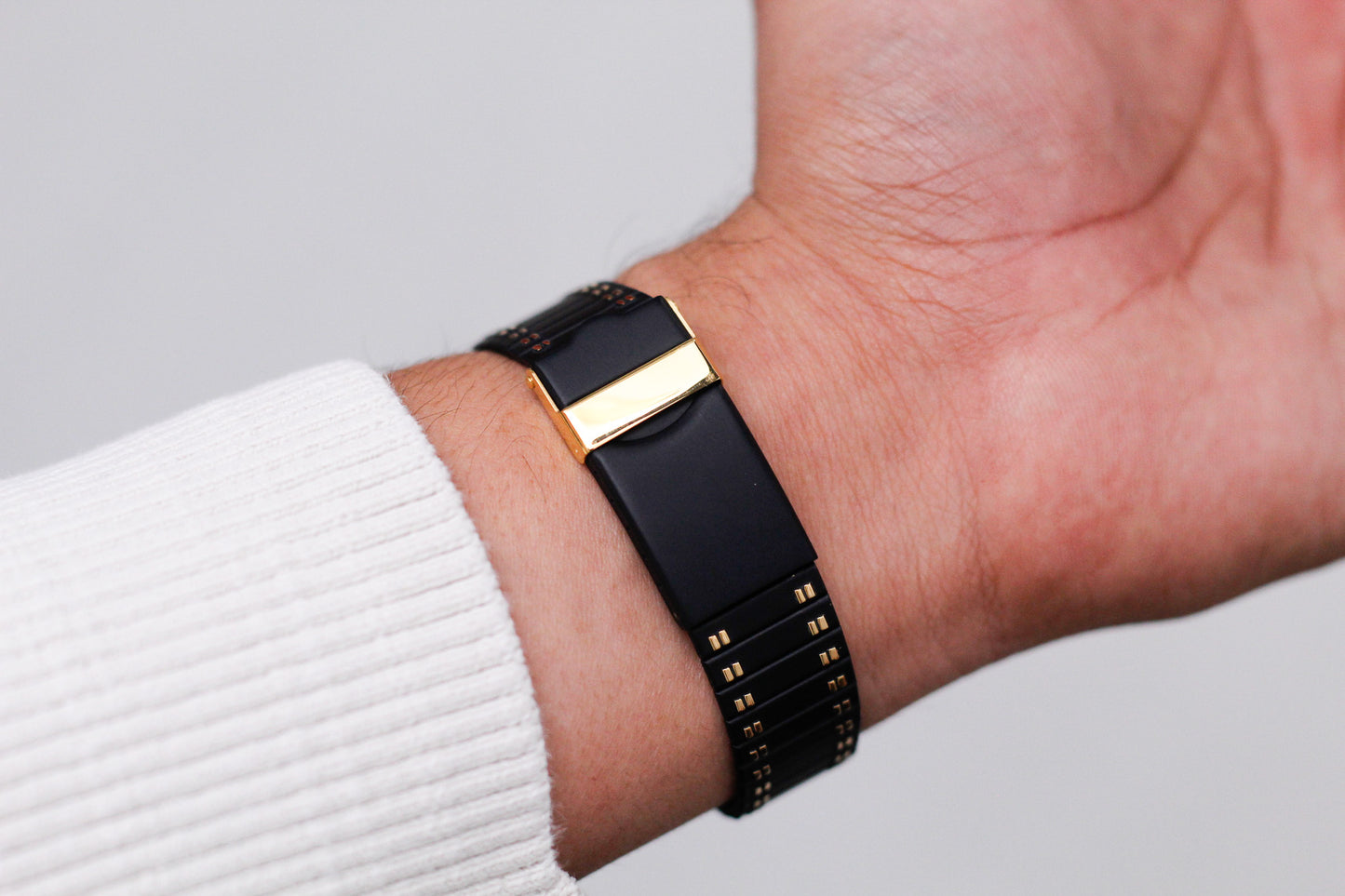 [Mint] 1996 Pulsar Quartz Bi-Textured Inky Black Dial Men's Wrist-Watch