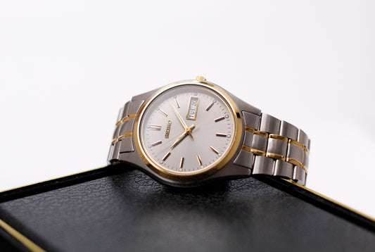 2001 Seiko Quartz Gray Sunburst Dial Two Tone Men's Wrist-Watch W/Box