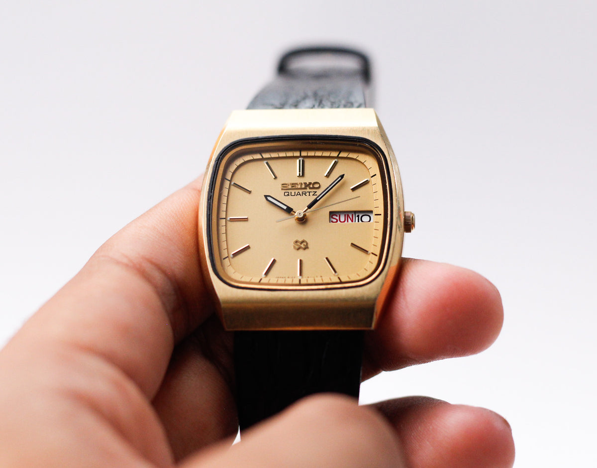 1984 Seiko Quartz Straight Grain Golden Dial TV Case Men's Wrist-Watch