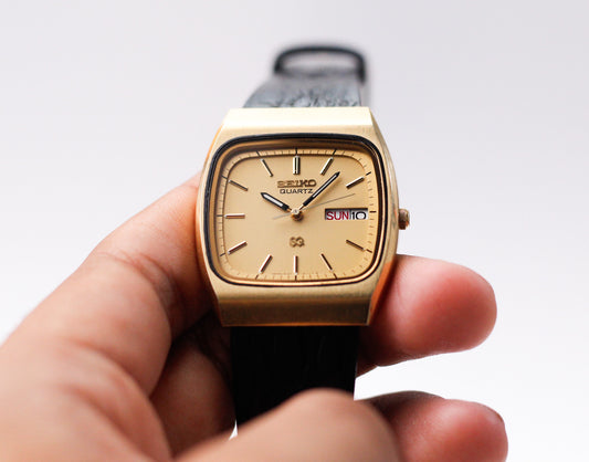 1984 Seiko Quartz Straight Grain Golden Dial TV Case Men's Wrist-Watch