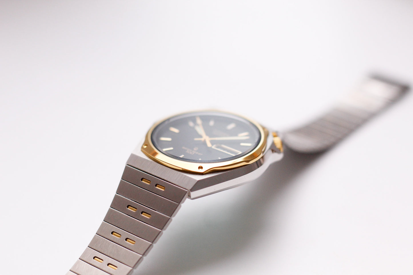 [Near Mint] 1986 Citizen CQ Quartz Matte Black Dial Two Tone Men's Wrist-Watch W/Box
