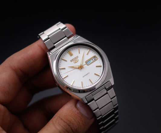 1997 Seiko 5 Automatic Brilliant Silver Sunburst Dial Men's Wrist-Watch