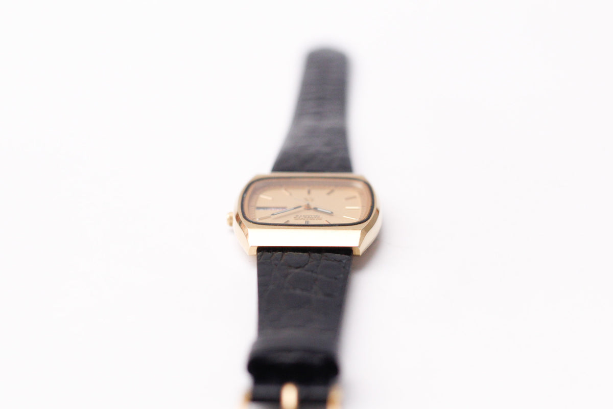 1984 Seiko Quartz Straight Grain Golden Dial TV Case Men's Wrist-Watch