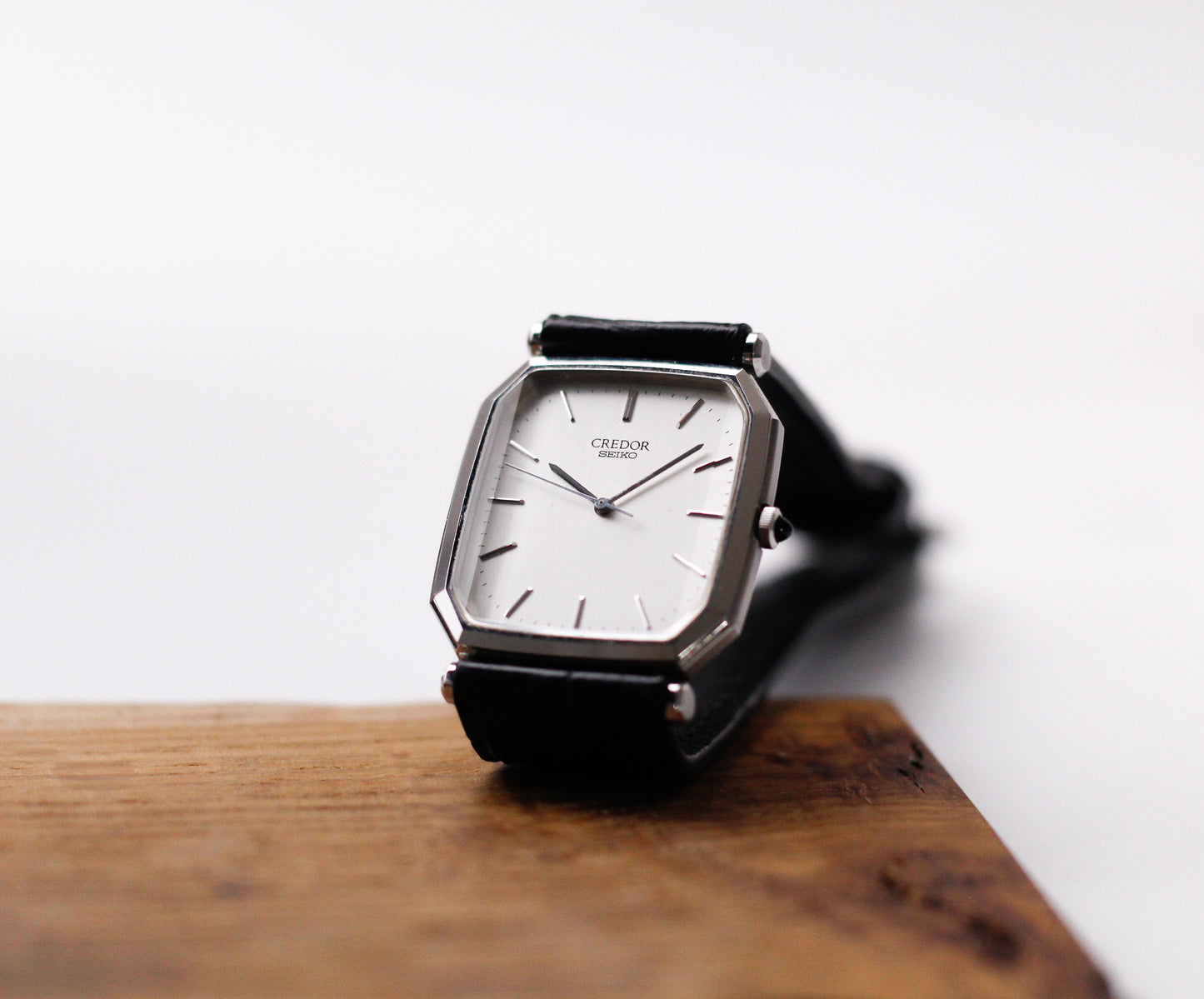 1982 Credor Straight Grain Silver Dial Faceted Crystal Men's Wrist-Watch