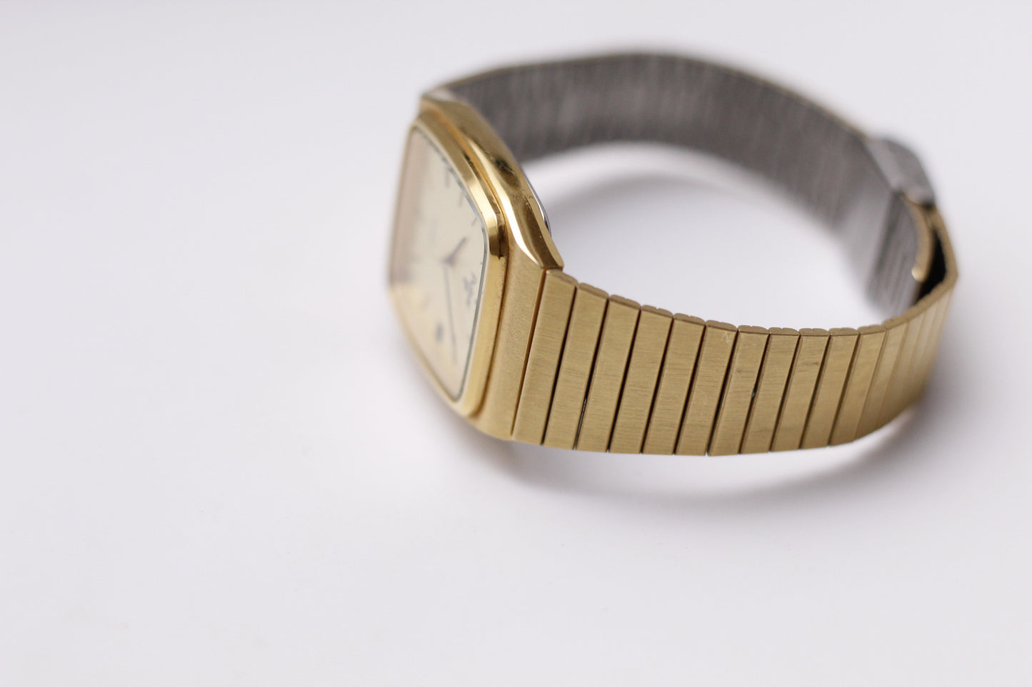 1984 Pulsar Quartz Striped Golden Dial Men's Wrist-Watch