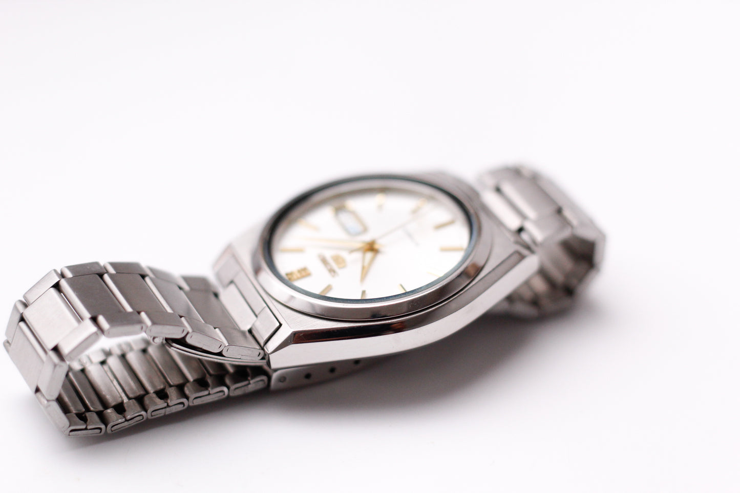 1997 Seiko 5 Automatic Brilliant Silver Sunburst Dial Men's Wrist-Watch