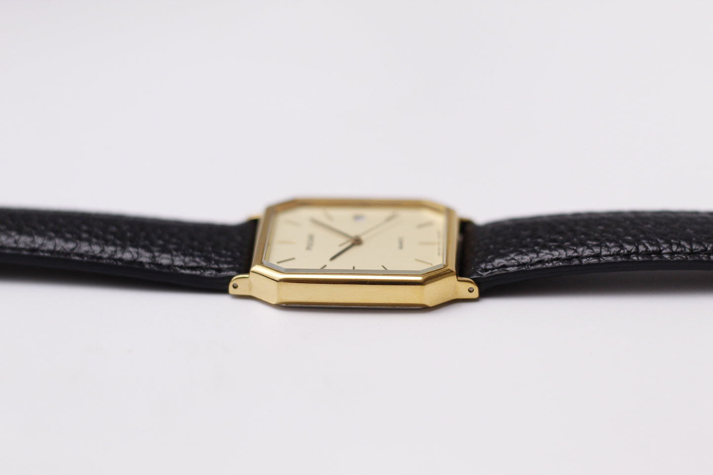 2000 Pulsar Quartz Straight Grain Light Golden Dial Men's Wrist-Watch