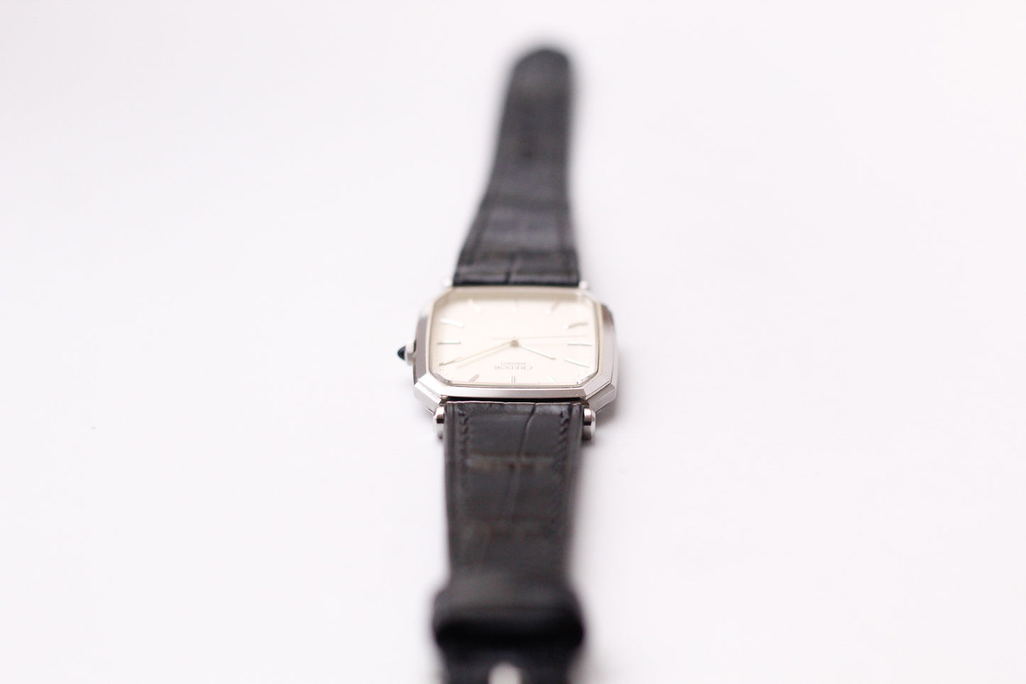 1982 Credor Straight Grain Silver Dial Faceted Crystal Men's Wrist-Watch