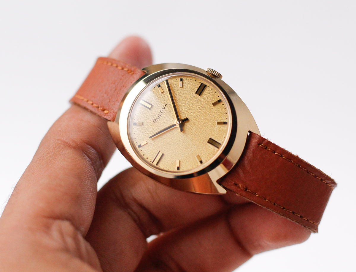 1972 Bulova Mechanical Golden Birch Bark Textured Dial Men's Wrist-Watch