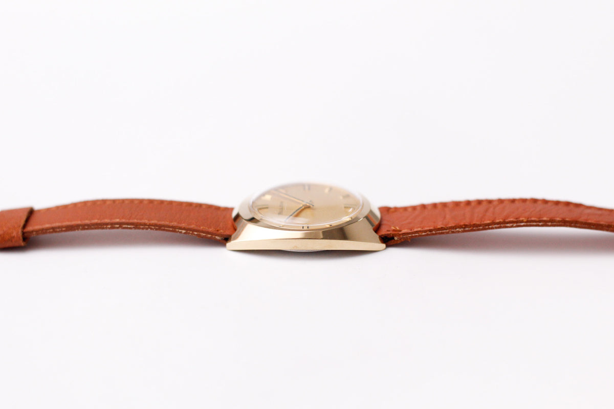 1972 Bulova Mechanical Golden Birch Bark Textured Dial Men's Wrist-Watch