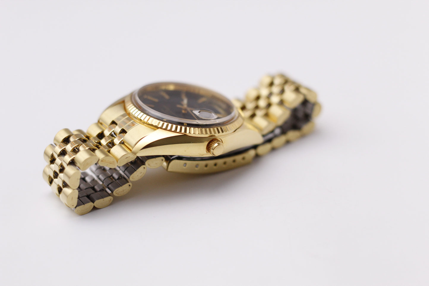 [New Old Stock] 1990s Waltham 'Presidential' Gold Toned Men's Wrist-Watch W/Box