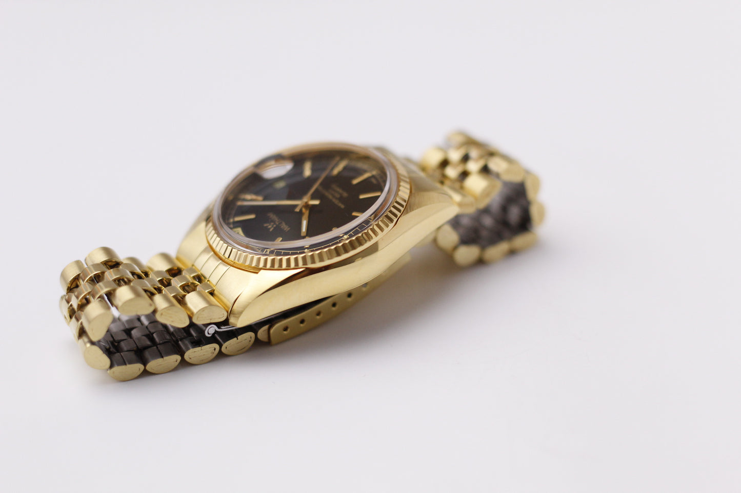 [New Old Stock] 1990s Waltham 'Presidential' Gold Toned Men's Wrist-Watch W/Box