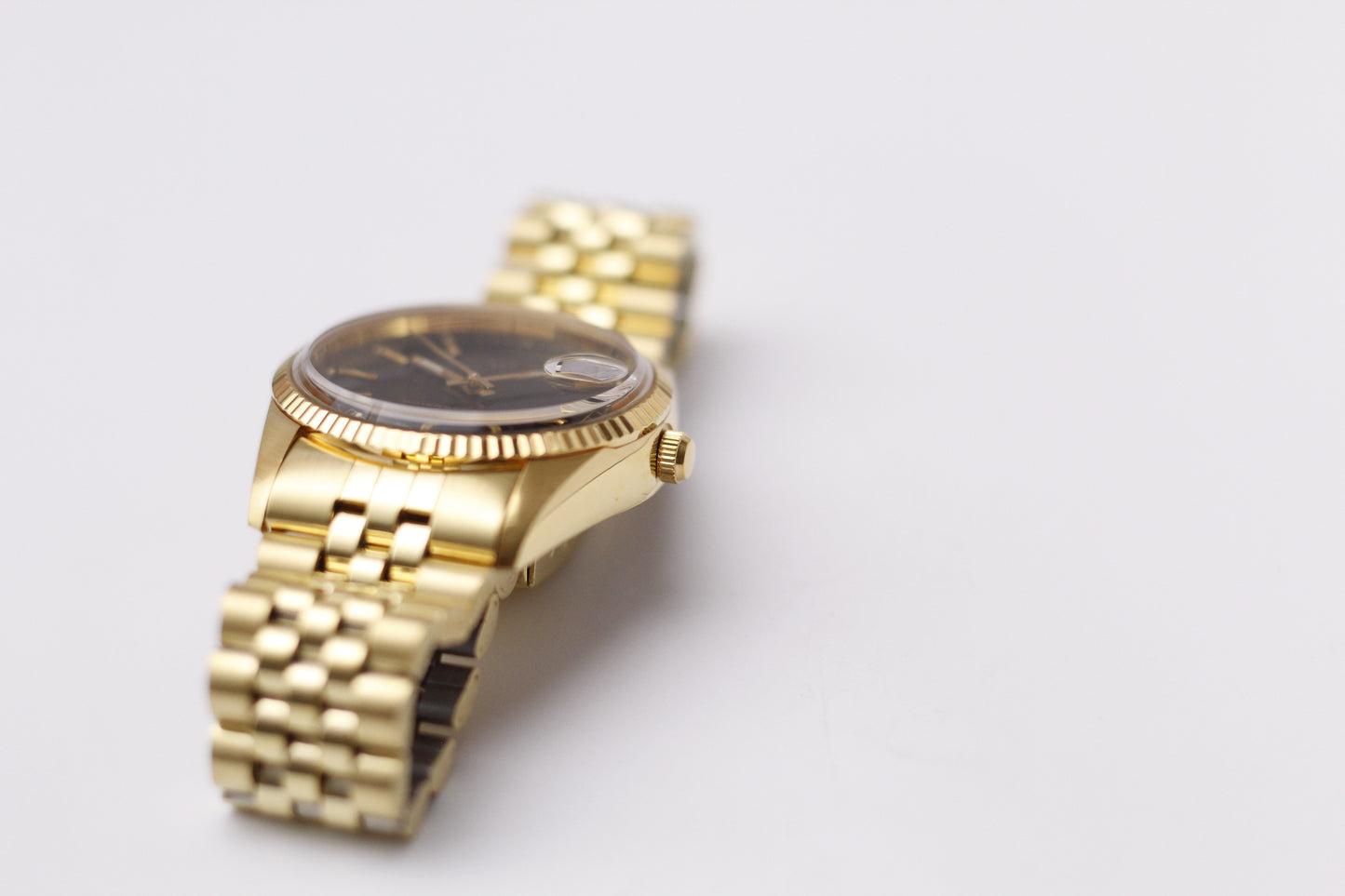 [New Old Stock] 1990s Waltham 'Presidential' Gold Toned Men's Wrist-Watch W/Box