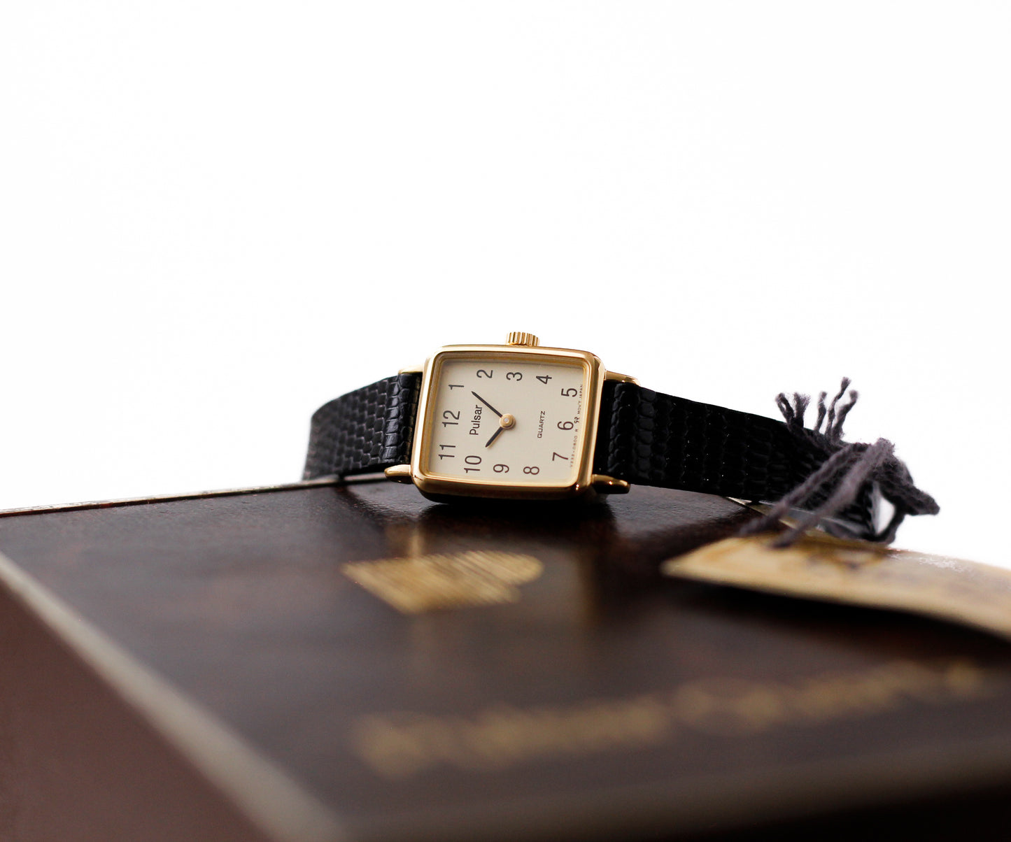 [New Old Stock] 1986 Pulsar Quartz Light Golden Dial Ladies' Wrist-Watch W/Box & Tag