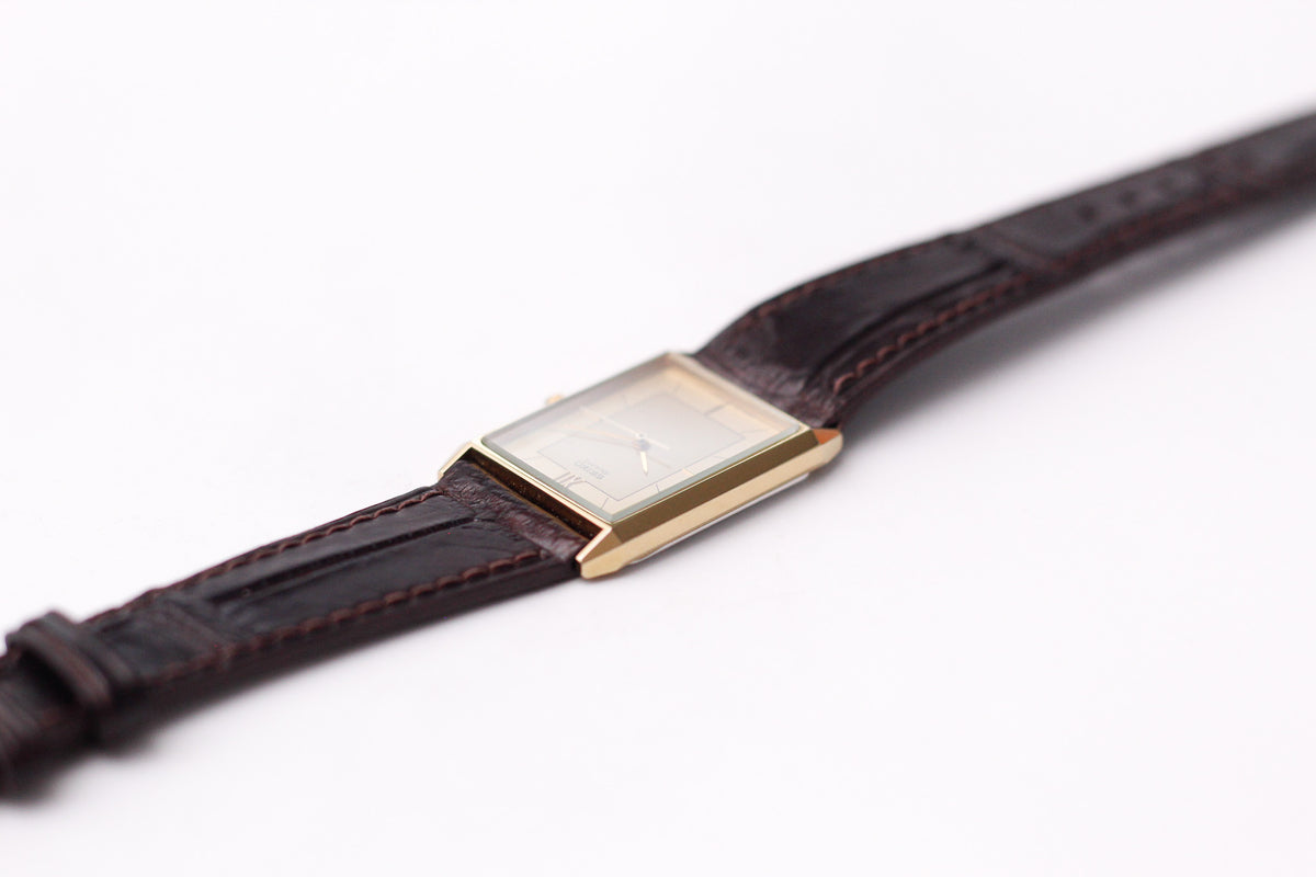 1986 Seiko Quartz Straight Grain Golden Dial Tank Men's Wrist-Watch