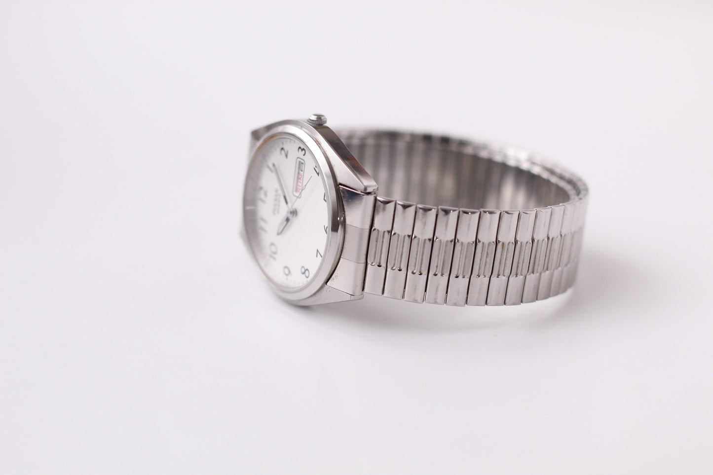 2004 Pulsar Quartz Straight Grain Silver Dial Men's Wrist-Watch W/Box