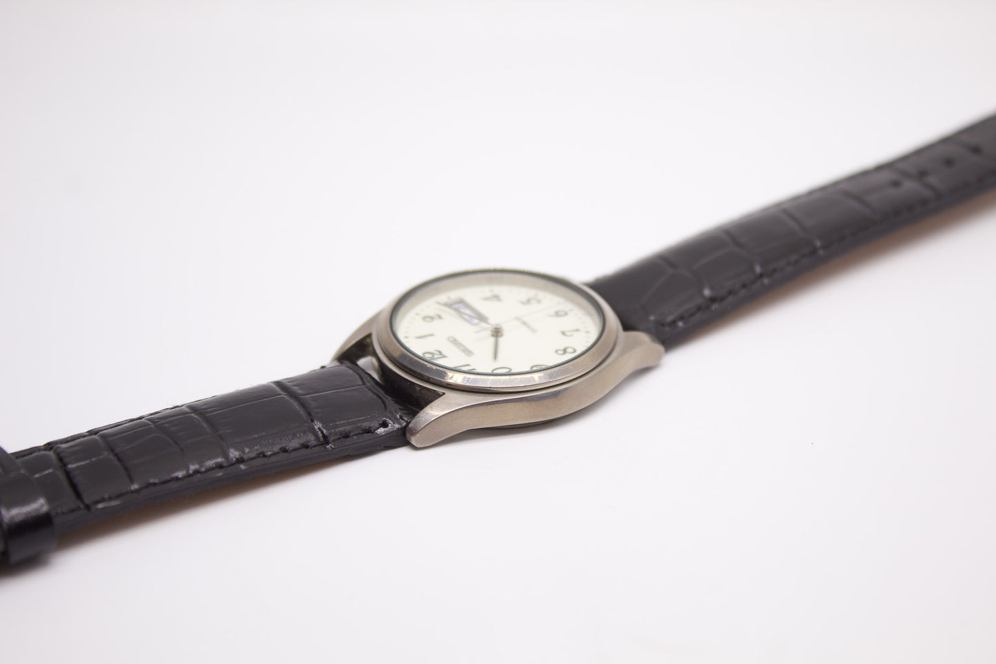 2002 Seiko Quartz 'Flashlight Dial' Titanium Case Men's Wrist-Watch