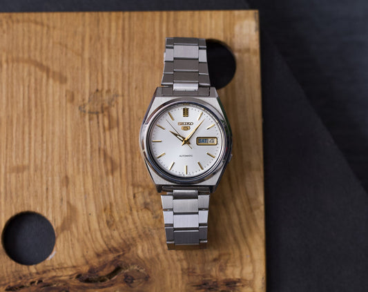 1988 Seiko 5 White-Sunburst Dial Men's Automatic Wrist-Watch