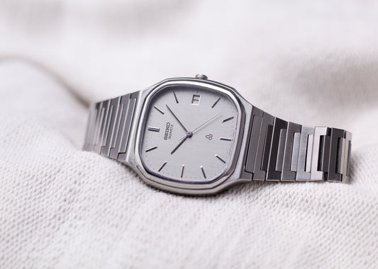 1980 Seiko Quartz Straight Grain Silver Dial Men's Wrist-Watch