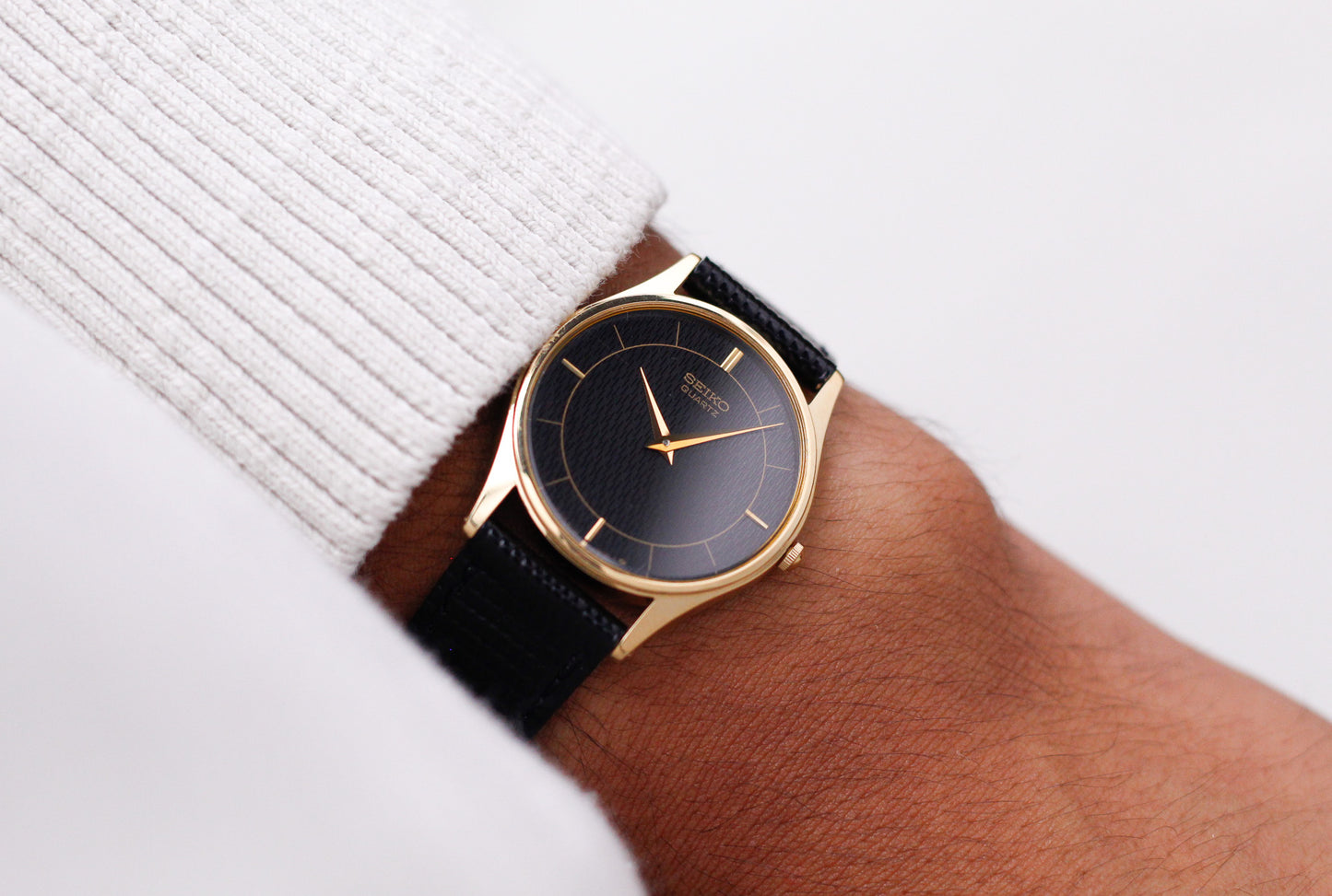 1986 Seiko Quartz Black Bark Dial Men's Wrist-Watch