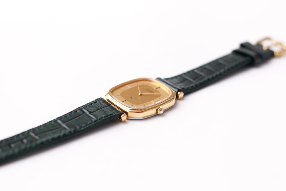 1979 Seiko Quartz Octagon Straight Grain Golden Dial Men's Wrist-Watch