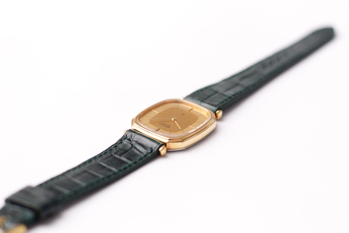 1979 Seiko Quartz Octagon Straight Grain Golden Dial Men's Wrist-Watch