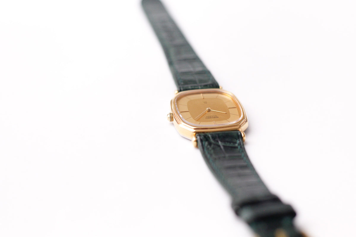 1979 Seiko Quartz Octagon Straight Grain Golden Dial Men's Wrist-Watch