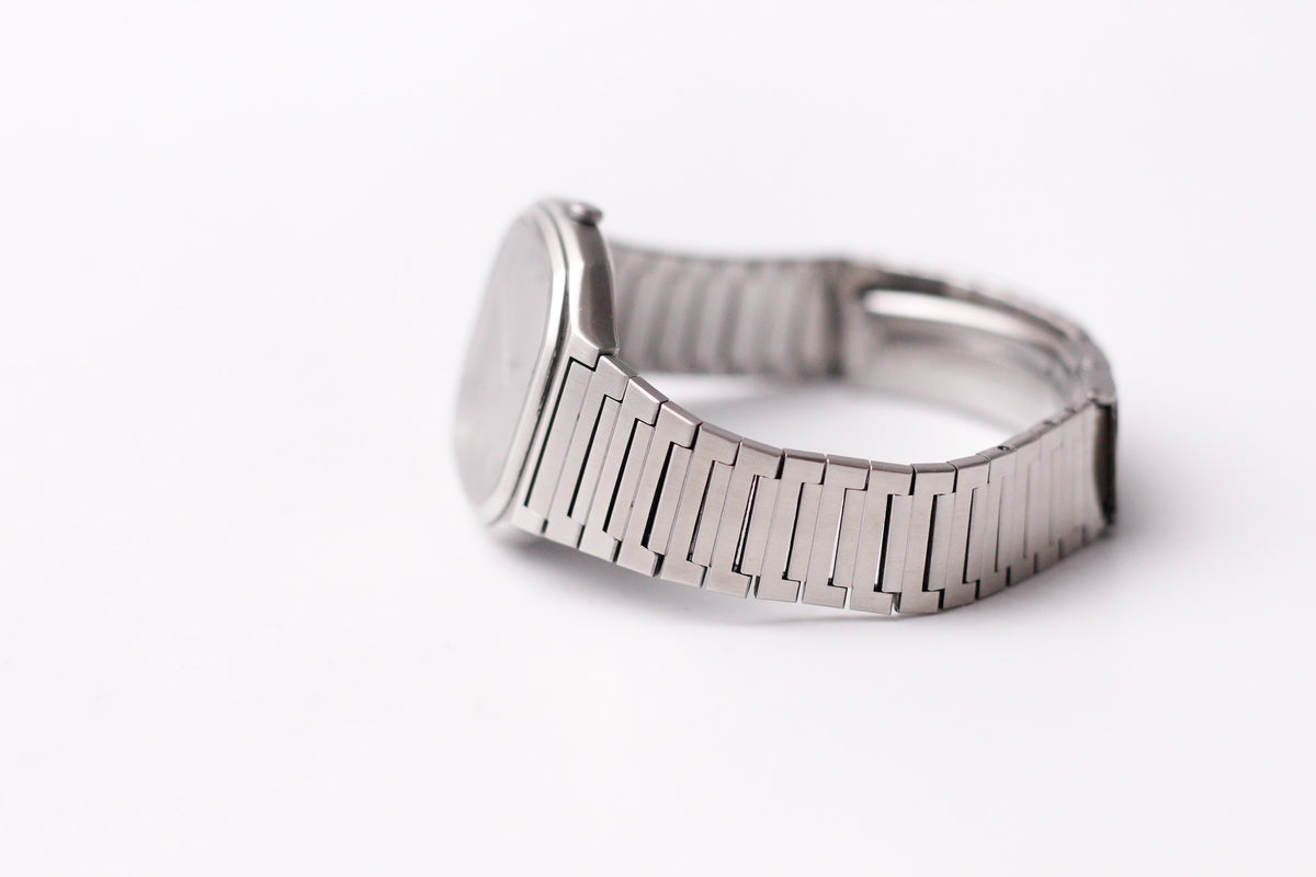 1980 Seiko Quartz Straight Grain Silver Dial Men's Wrist-Watch