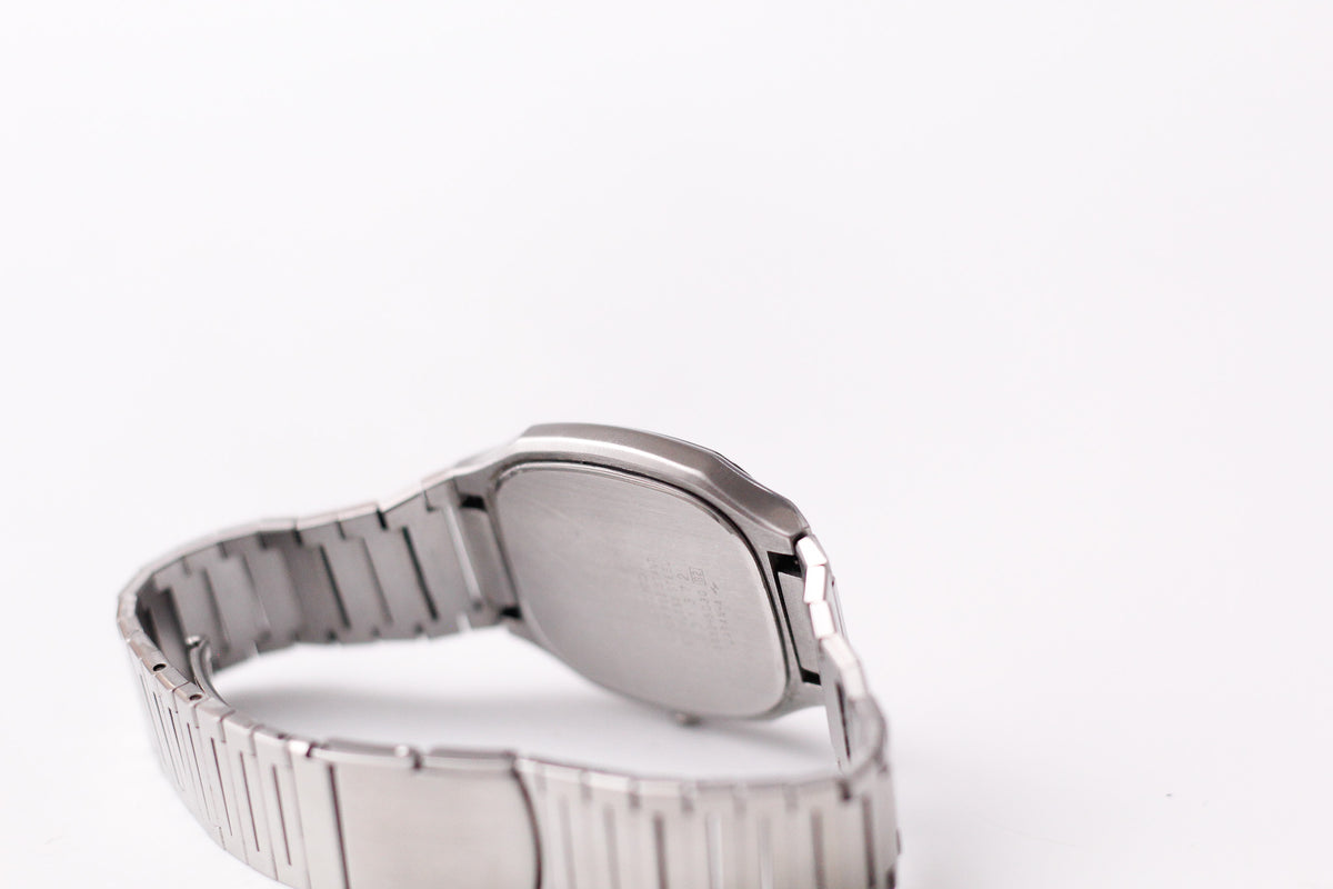 1980 Seiko Quartz Straight Grain Silver Dial Men's Wrist-Watch