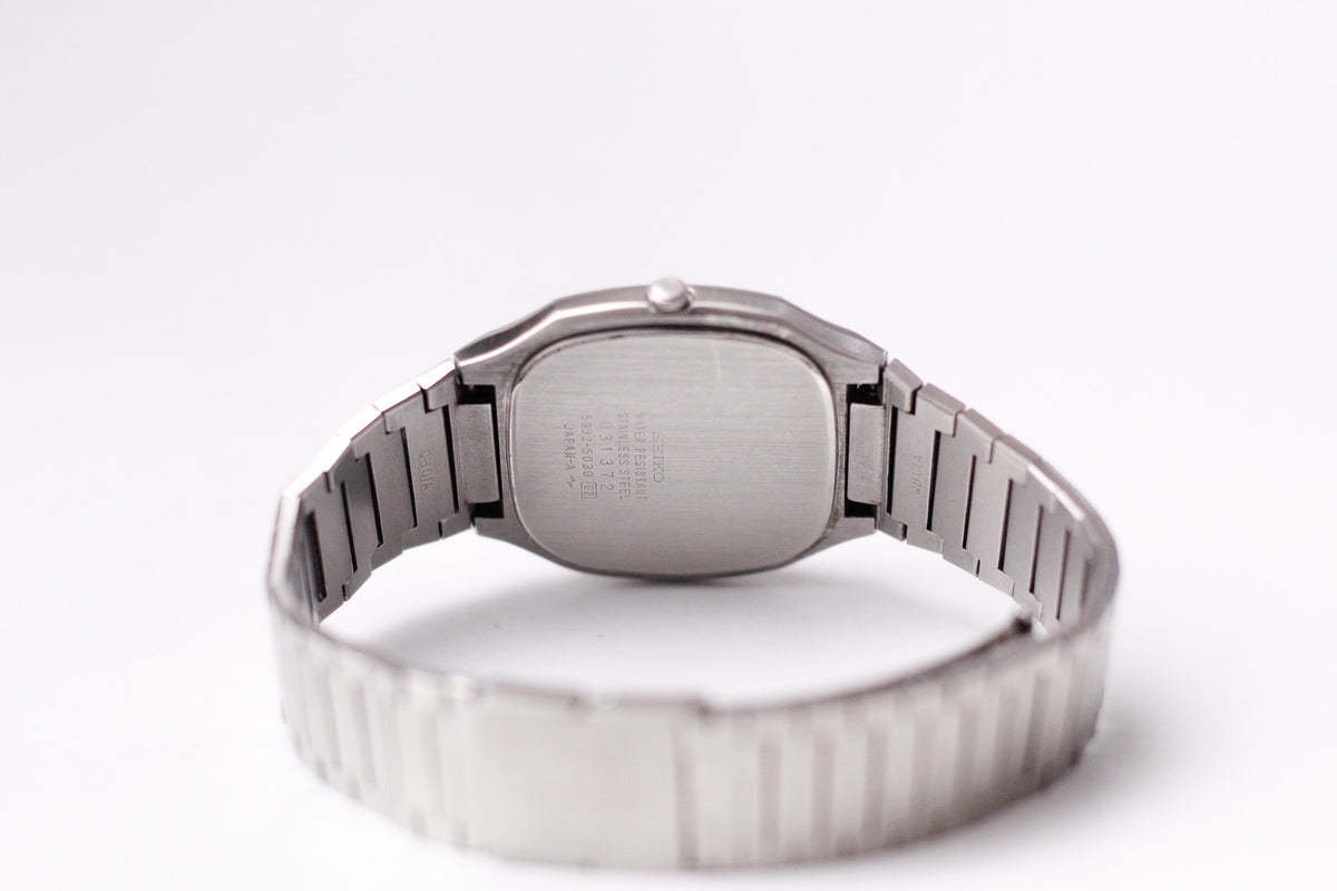 1980 Seiko Quartz Straight Grain Silver Dial Men's Wrist-Watch