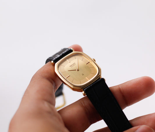 [Mint] 1977 Seiko Quartz Octagon Straight Grain Golden Dial Men's Wrist-Watch