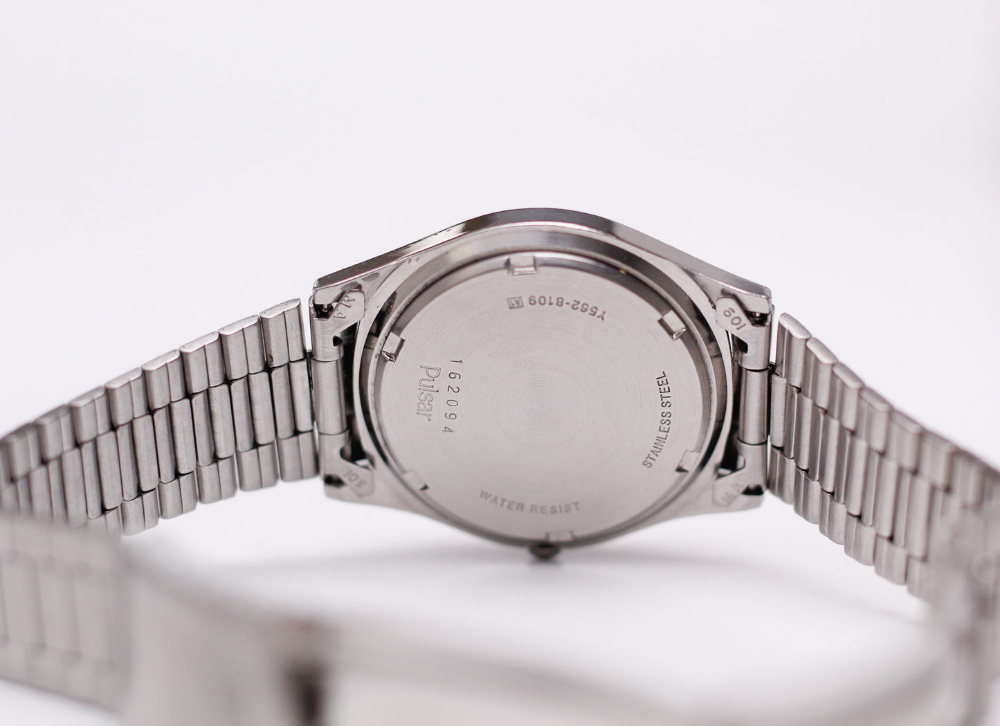 1991 Pulsar Quartz Straight Grain Silver Dial Men's Wrist-Watch
