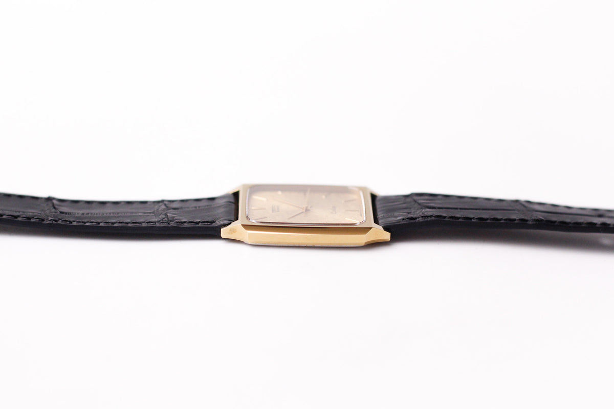 1985 Seiko Dolce Quartz Vibrant Golden Snowflake Dial Men's Wrist-Watch