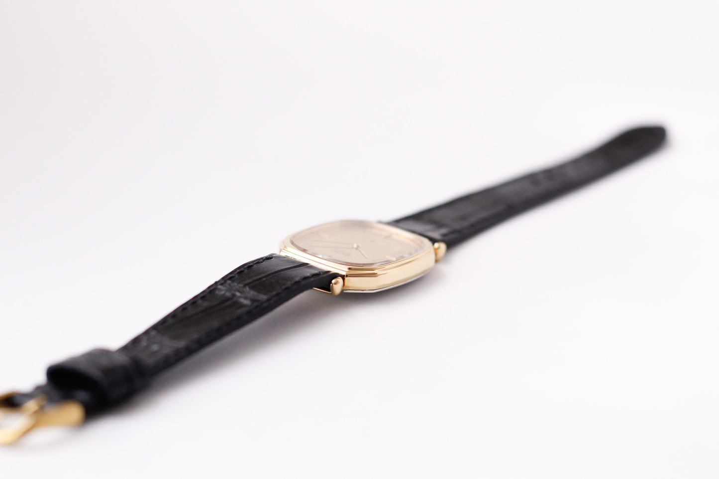 [Mint] 1977 Seiko Quartz Octagon Straight Grain Golden Dial Men's Wrist-Watch