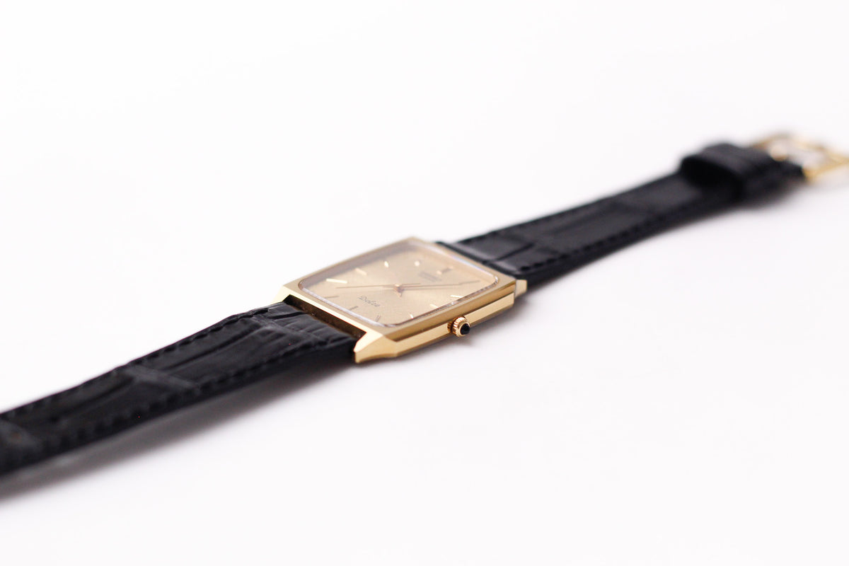 1985 Seiko Dolce Quartz Vibrant Golden Snowflake Dial Men's Wrist-Watch