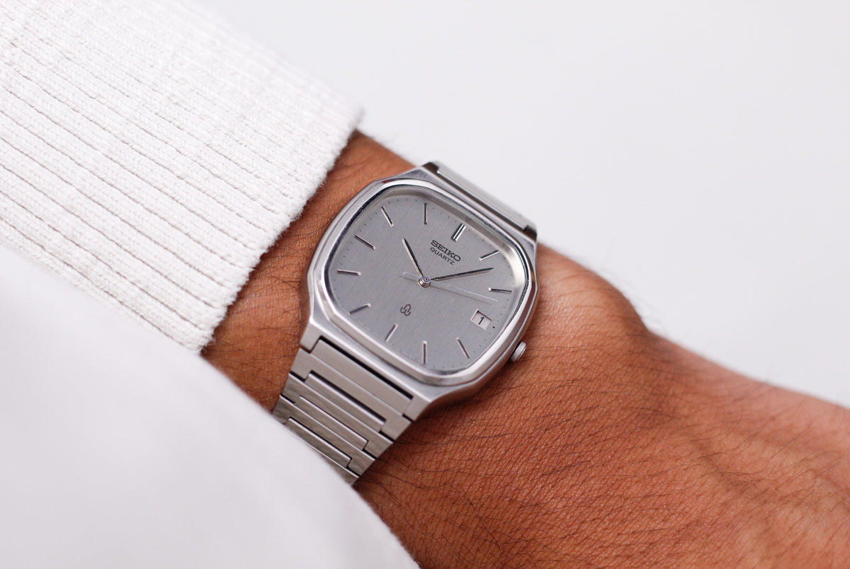 1980 Seiko Quartz Straight Grain Silver Dial Men's Wrist-Watch