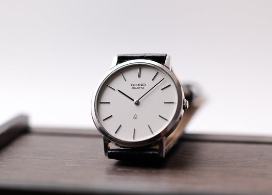 1981 Seiko Quartz Straight Grain Silver Dial Men's Wrist-Watch