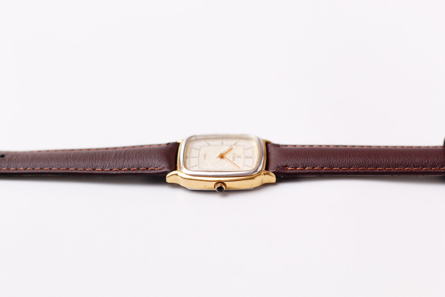 1990s Cyma Quartz Bi-Textured Light Golden Dial Ladies Wrist-Watch